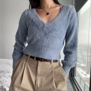 Sunday Best Aritzia Blue Kitten V Neck Fuzzy Eyelash Super Soft Sweater Medium